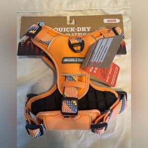 Arcadia Trail Quick Dry Harness Medium NWT